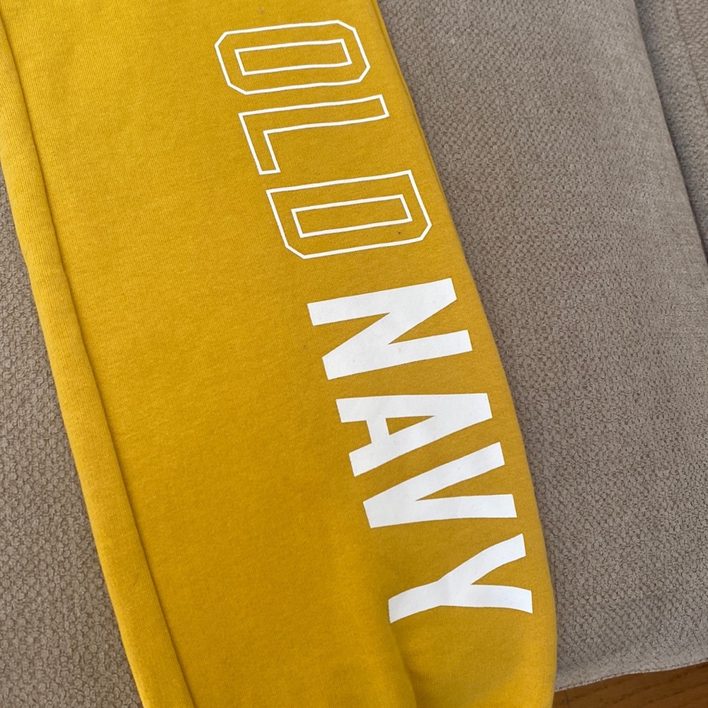 NWT. New with tags girls 14-16 Old Navy yellow sweatpants. Very comfortable!!